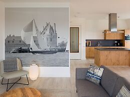 Modern Penthouse, 2 Bath Rooms Close to Lake Veere