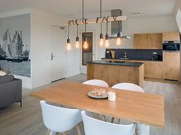 Modern Penthouse, 2 Bath Rooms Close to Lake Veere
