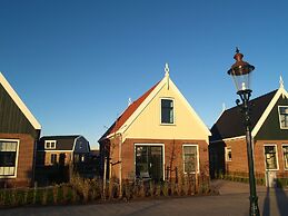 Detached Holiday Home on the Markermeer near Amsterdam