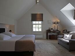 Waterfront Holiday Home in Heeg with Hot Tub