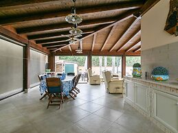 Belvilla by OYO Villa Kiara