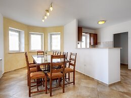 Rustic Villa in Vodnjan With Private Pool