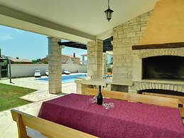 Rustic Villa in Vodnjan With Private Pool