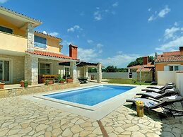 Rustic Villa in Vodnjan With Private Pool