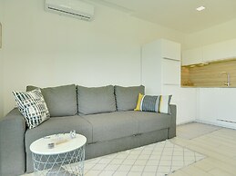 Modern Holiday Home With Enclosed Garden