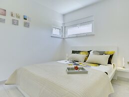 Modern Holiday Home With Enclosed Garden