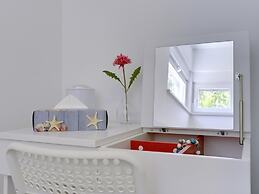 Modern Holiday Home With Enclosed Garden