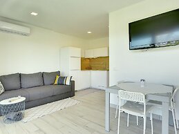 Modern Holiday Home With Enclosed Garden