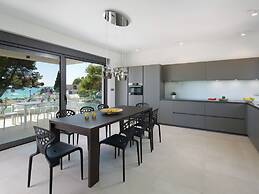 Luxury Apartment With Hot Tub and Sea View, Near the Beach and Close t