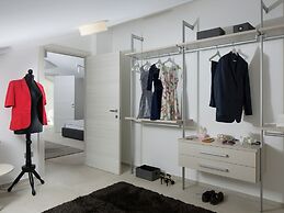 Luxury Apartment With Hot Tub and Sea View, Near the Beach and Close t