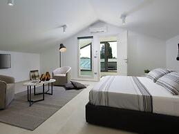 Luxury Apartment With Hot Tub and Sea View, Near the Beach and Close t