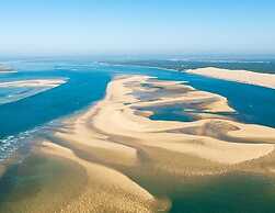 Luxury Apartment With Hot Tub and Sea View, Near the Beach and Close t