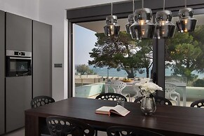 Luxury Apartment With Hot Tub and Sea View, Near the Beach and Close t