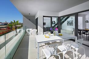 Luxury Apartment With Hot Tub and Sea View, Near the Beach and Close t