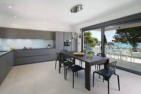 Luxury Apartment With Hot Tub and Sea View, Near the Beach and Close t