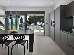 Luxury Apartment With Hot Tub and Sea View, Near the Beach and Close t