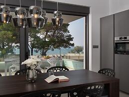 Luxury Apartment With Hot Tub and Sea View, Near the Beach and Close t