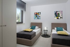 Luxury Apartment With Hot Tub and Sea View, Near the Beach and Close t