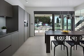 Luxury Apartment With Hot Tub and Sea View, Near the Beach and Close t