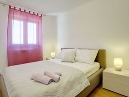 Villa in Pula With sea Beach