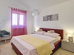 Villa in Pula With sea Beach