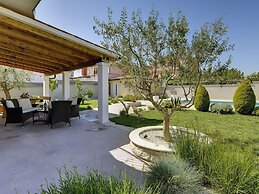 Modern Holiday Home With Pool in Medulin