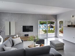 Modern Holiday Home With Pool in Medulin