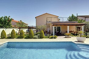 Holiday Home in Medulin With Private Pool