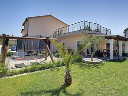 Modern Holiday Home With Pool in Medulin