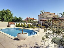 Modern Holiday Home With Pool in Medulin