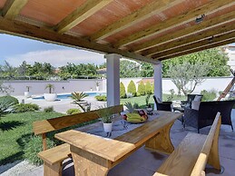 Modern Holiday Home With Pool in Medulin