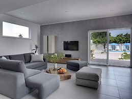 Modern Holiday Home With Pool in Medulin