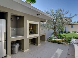 Modern Holiday Home With Pool in Medulin