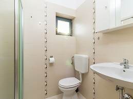 Apartment With Private Pool in Pula