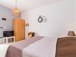 Apartment With Private Pool in Pula