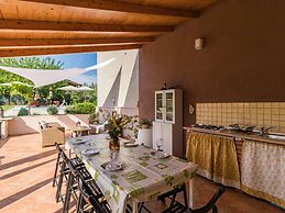 Apartment With Private Pool in Pula