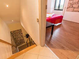 Apartment With Private Pool in Pula