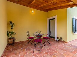 Apartment With Private Pool in Pula