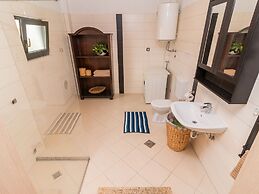 Apartment With Private Pool in Pula