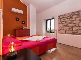 Apartment With Private Pool in Pula