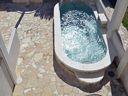 Modern Villa With Swimming Pool