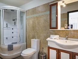 Luxury Villa With Amazing Sea Views, Private Pool, Near the Beach