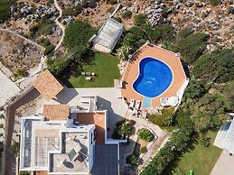 Luxury Villa With Amazing Sea Views, Private Pool, Near the Beach