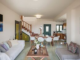 Luxury Villa With Amazing Sea Views, Private Pool, Near the Beach