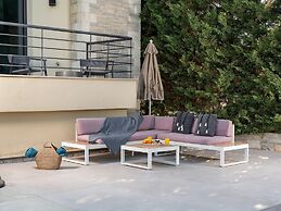 Luxury Villa With Breakfast Included, Near Sea and City, Ping Pong, Ch