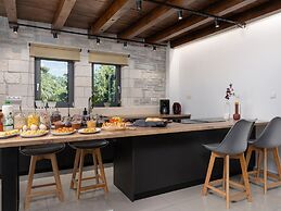 Luxury Villa With Breakfast Included, Near Sea and City, Ping Pong, Ch