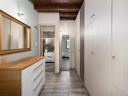 Luxury Villa With Breakfast Included, Near Sea and City, Ping Pong, Ch