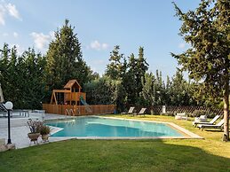 Luxury Villa With Breakfast Included, Near Sea and City, Ping Pong, Ch