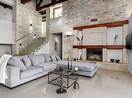 Luxury Villa With Breakfast Included, Near Sea and City, Ping Pong, Ch