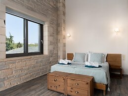 Luxury Villa With Breakfast Included, Near Sea and City, Ping Pong, Ch